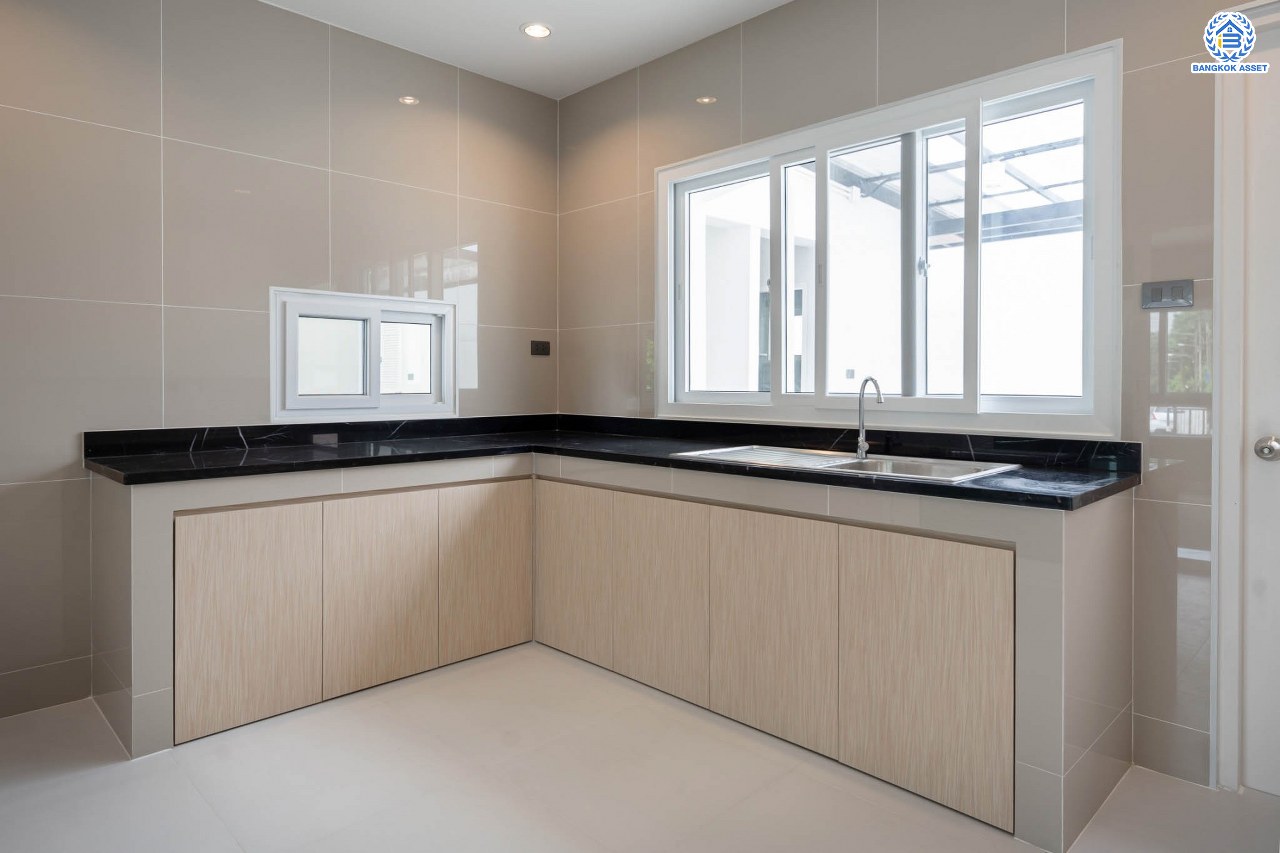 บ้านมือสองตกแต่งใหม่ ม.ศุภาลัย ออร์คิดปาร์ค1 บางแค ดีไซน์หรูหรา เนื้อที่ 117.7 ตร.ว. ฟังก์ชัน 4 ห้องนอน 4 ห้องน้ำ 1 ห้องแม่บ้าน จอดรถได้ 4 คัน บนทำเลเดินทางสะดวก เชื่อมต่อหลายเส้นทาง ใกล้เดอะมอลล์บางแค ทางด่วน "กาญจนาภิเษก" และรถไฟฟ้าสายสีน้ำเงิน "สถานีภาษีเจริญ"